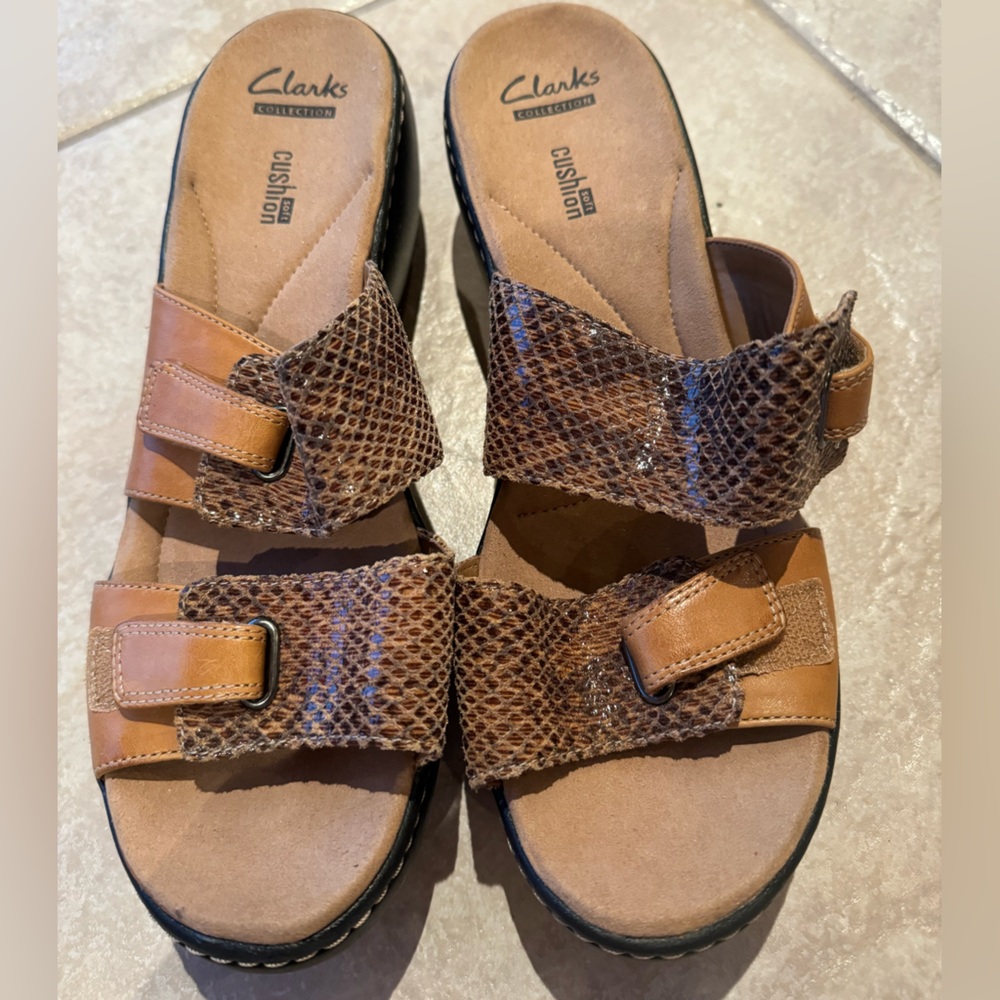Never been worn Clarks fashion sandal.  Size 10 - Picture 2 of 8